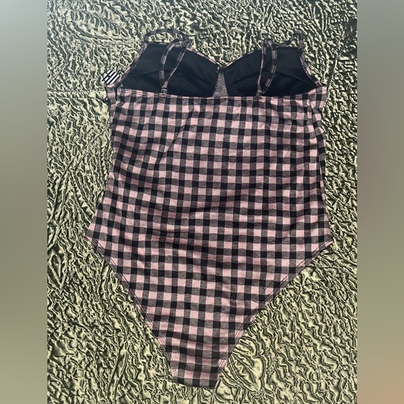 Pink and black checkered one piece spaghetti strap tank top ✨Size L - Picture 3 of 5